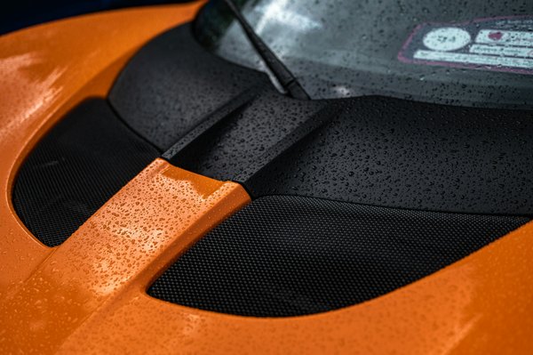 Quels produits sont efficaces pour enlever les taches de sel sur les tapis de voiture?