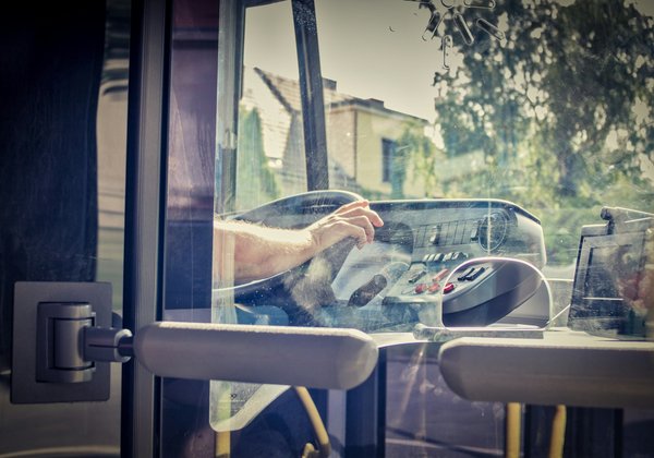 Location bus avec chauffeur : votre solution pour un transport serein